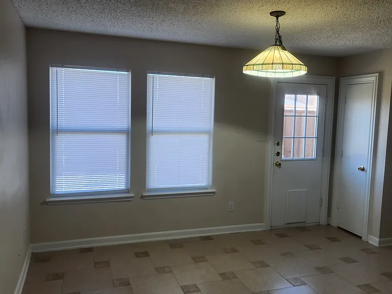 1625 Princess Ln — Photo 3