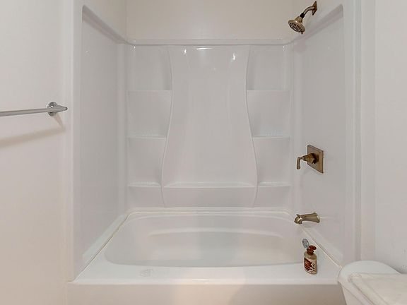4th image of 6223-25 Hobart St