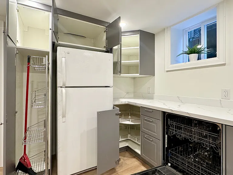 272 High Park Ave — Photo 2