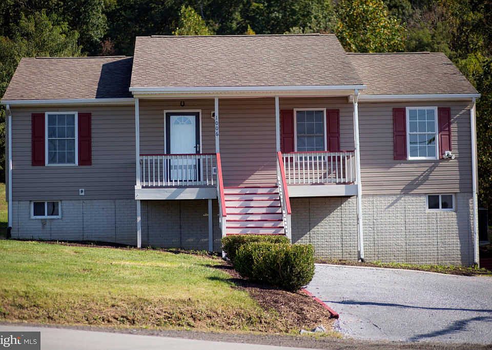 1st image of 1006 Country Club Dr