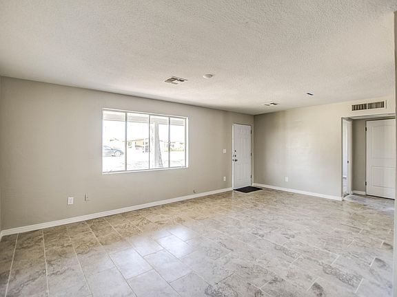 5th image of 4713 N 40th Dr