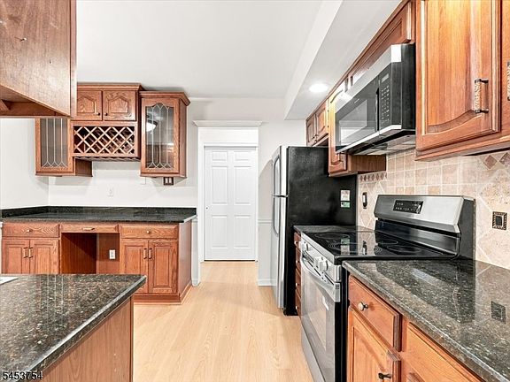 5th image of 19G Foxwood Dr