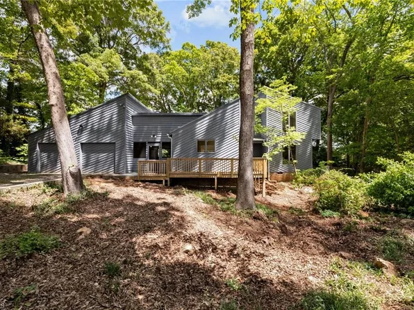 2714 Meadow Oaks Dr, Haw River, NC 27258