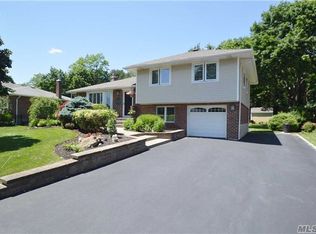 23 Eastfield Ln, Melville, NY 11747