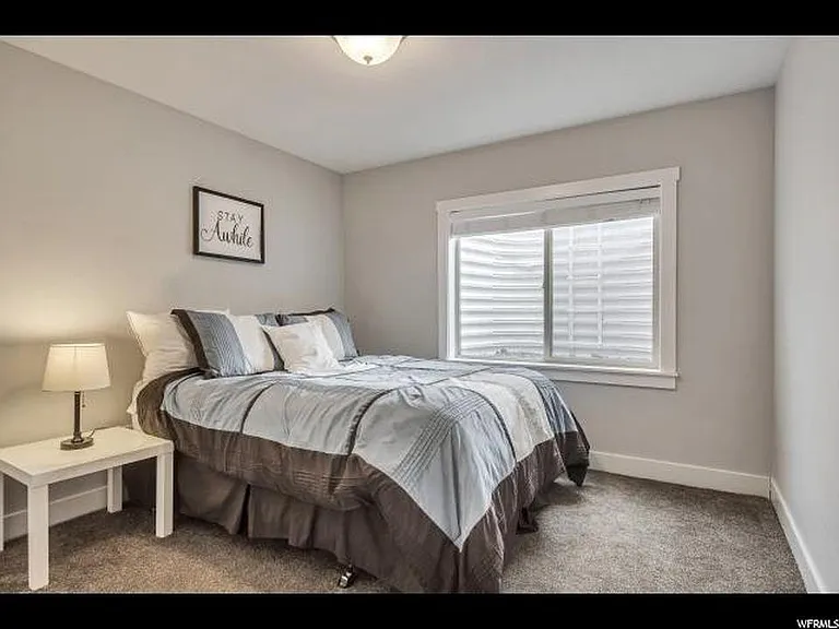 229 E Bridgewater Ln — Photo 11