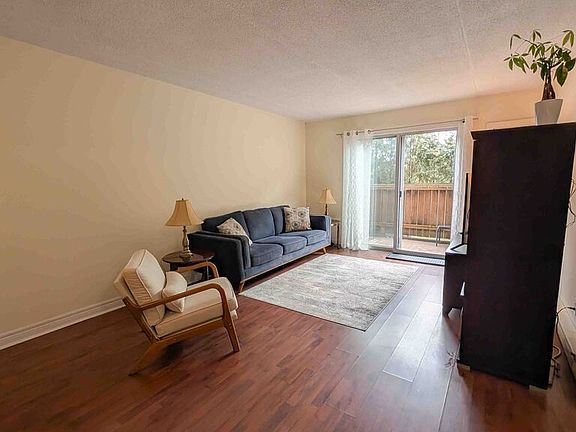 4th image of 78 Welland St N #102