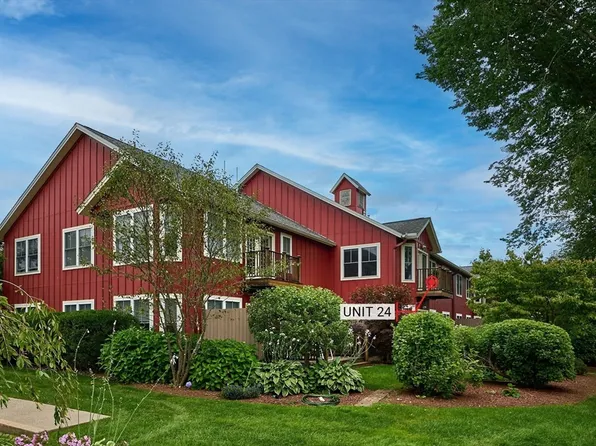 24 Myers Farm Ln #24, Greenfield, MA 01301