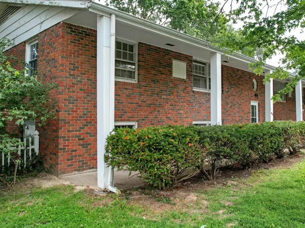 1548 E Gary Dr, Carbondale, IL 62902