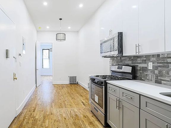 4th image of 352 Melrose St #1F
