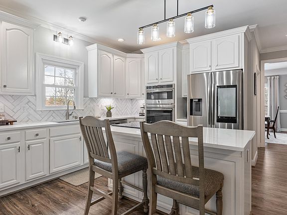 4th image of 371 Greystone Glen Cir
