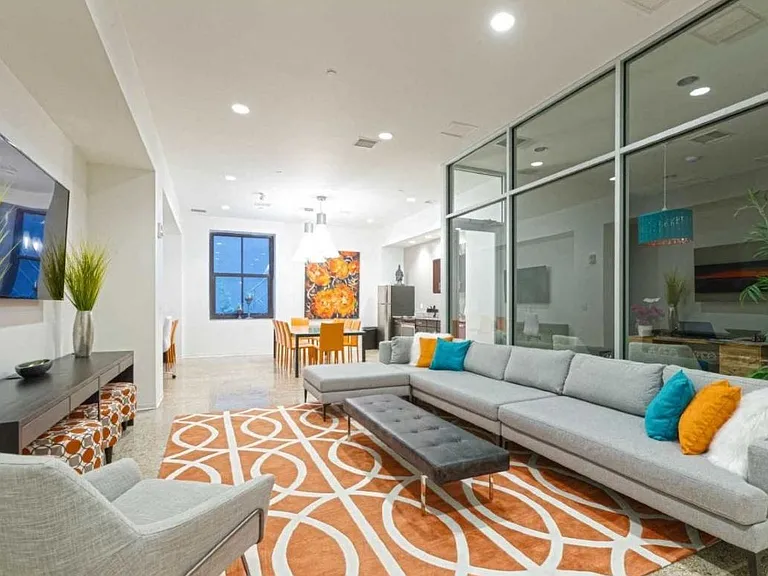 Leasing Office