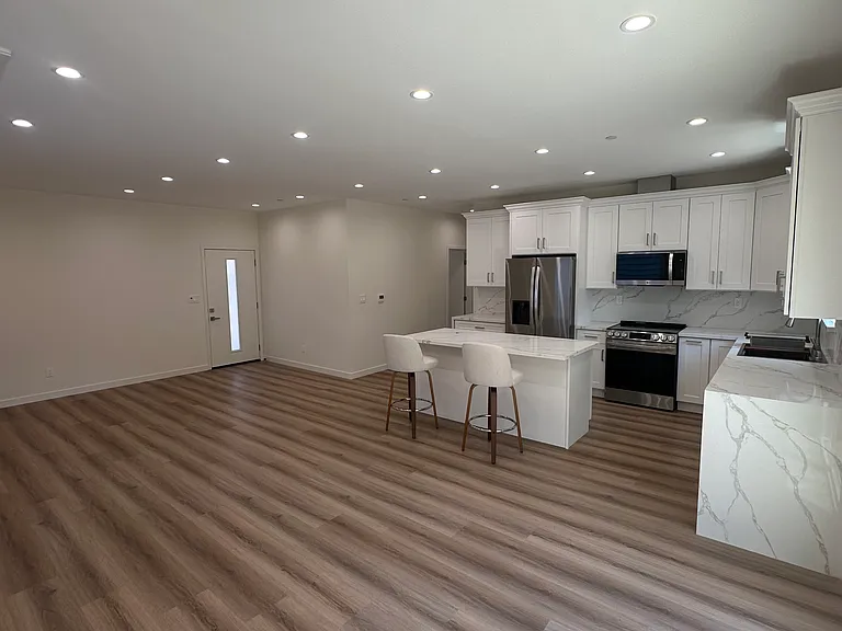 1445 N Maple St #101 — Photo 5