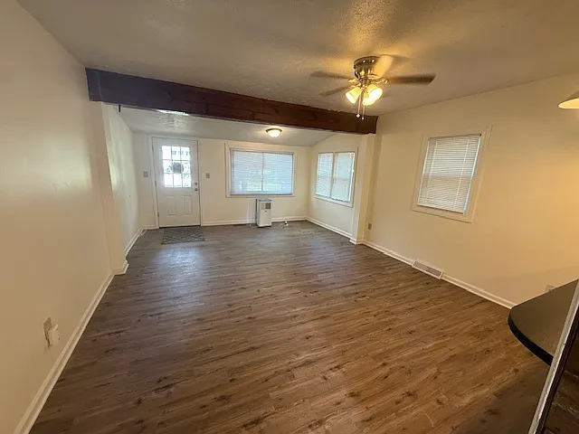 476 Playland Pkwy — Photo 3