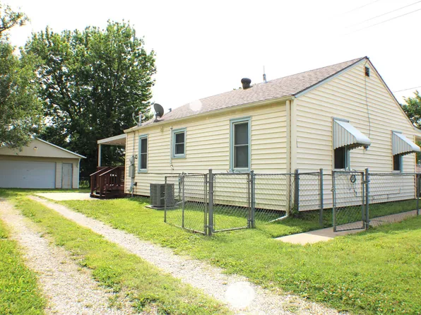1014 SE 21st St, Topeka, KS 66607
