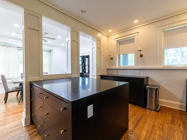 7118 Pershing Ave — Photo 4