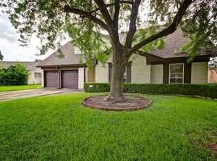 10011 Huntington Way Dr, Houston, TX 77099
