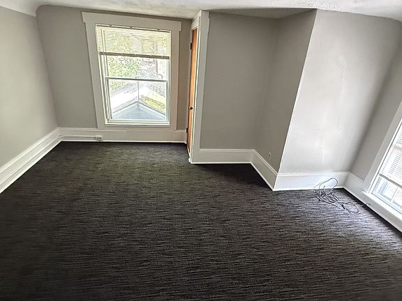 4th image of 20 Rowley St #R