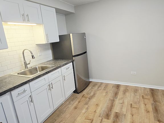 2nd image of 11013 S Lloyd Dr APT 4