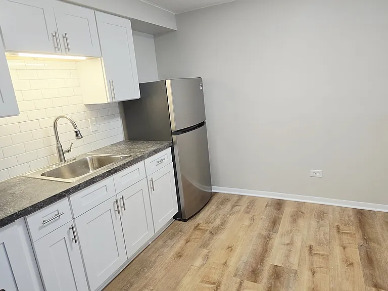 11013 S Lloyd Dr #4 — Photo 2