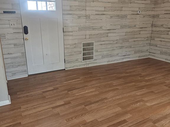 3rd image of 614 8th St