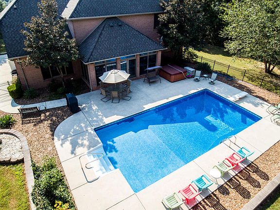 5th image of 376 Magnolia Ln