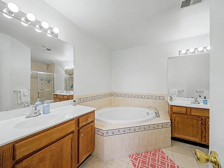 180 Blue Heron Dr #180 — Photo 26