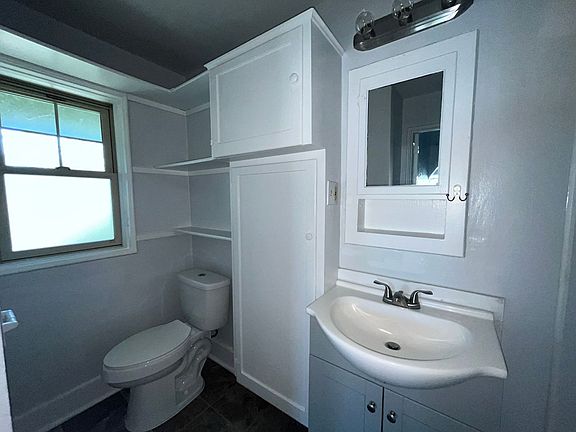4th image of 1576 Chestnut St #5