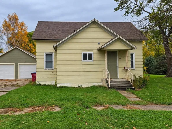 32 3rd Ave, Melvin, IA 51350