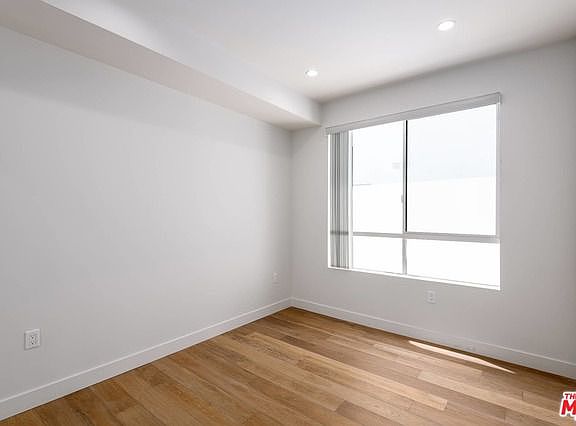 4th image of 3726 Kelton Ave #202