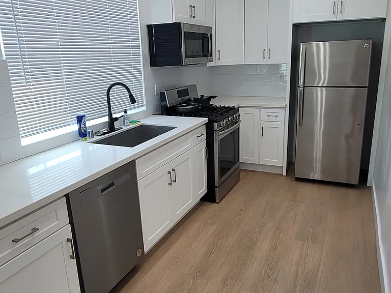Fully Aquept Kitchen, All you Need to Eat And Cook