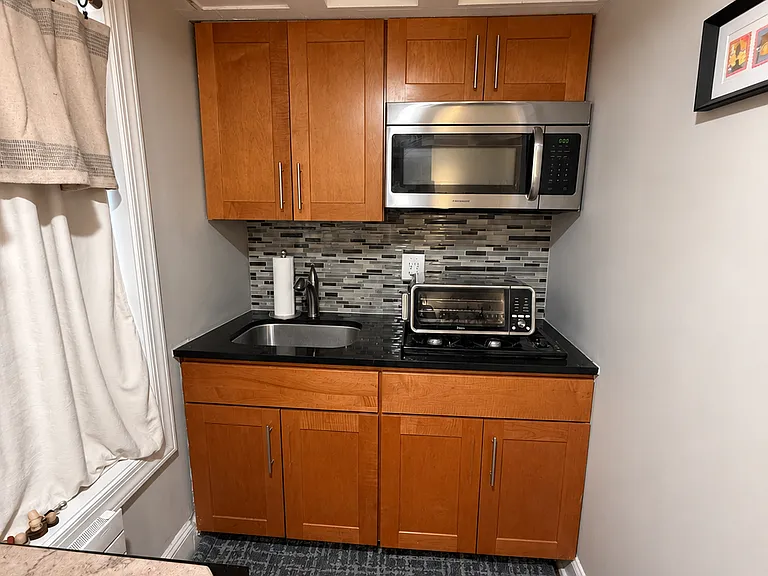 313 S 18th St #1R — Photo 4