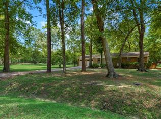 4 Hillcrest Dr, Conroe, TX 77303
