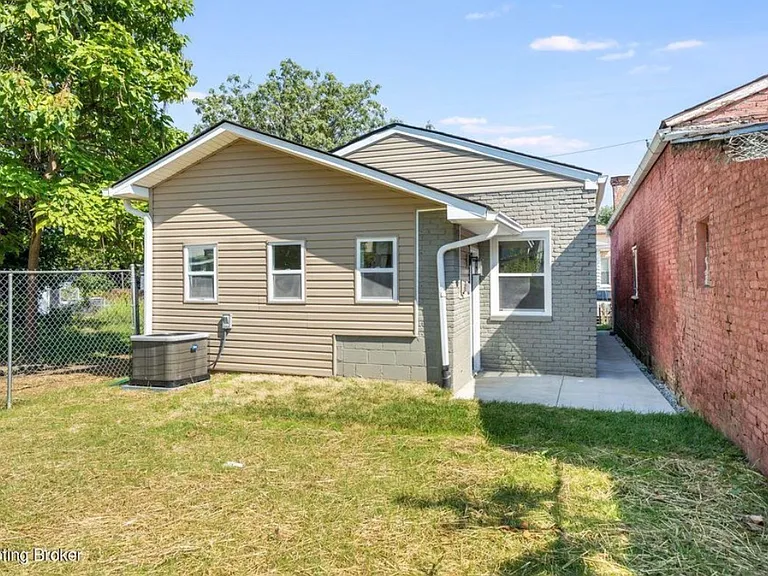 718 Henry Firpo St — Photo 16
