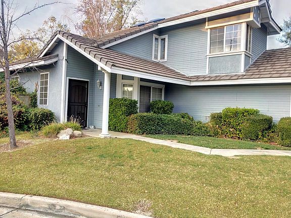 2nd image of 303 Barrington Cir