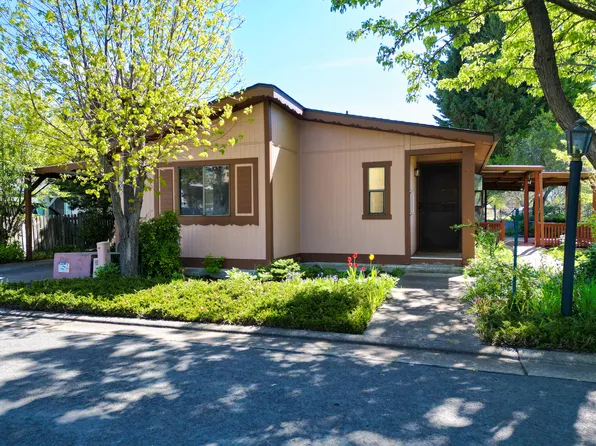 4624 S Pacific Hwy Unit 32, Phoenix, OR 97535