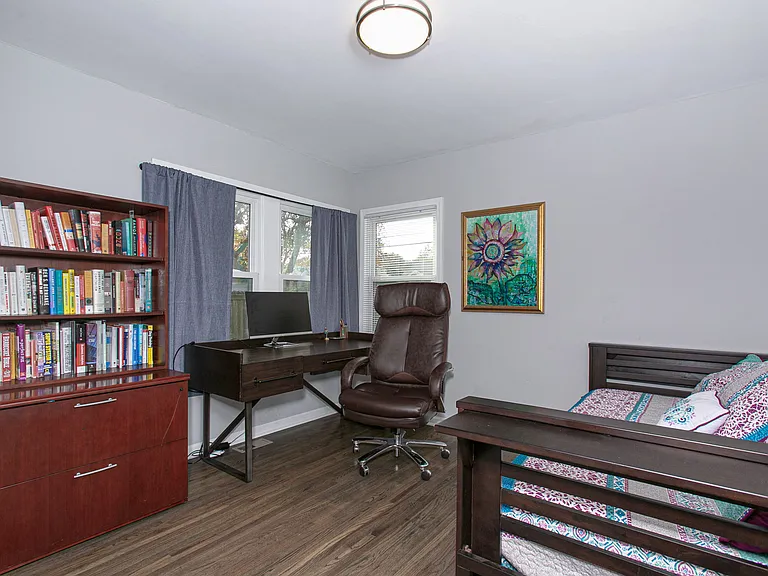 225 S Bleckley Dr — Photo 10