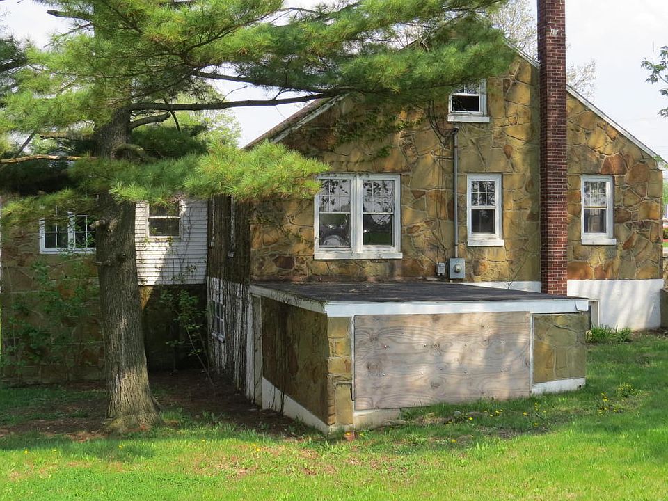 2nd image of 1209 Michigan Ave E