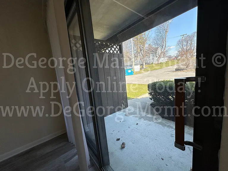 305 1/2 Madison St — Photo 10