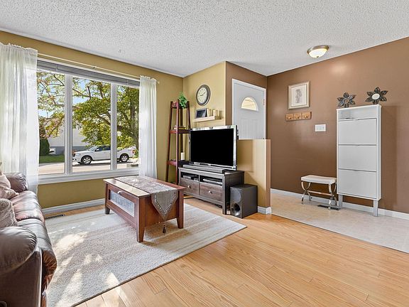 5th image of 17132 103rd St NW