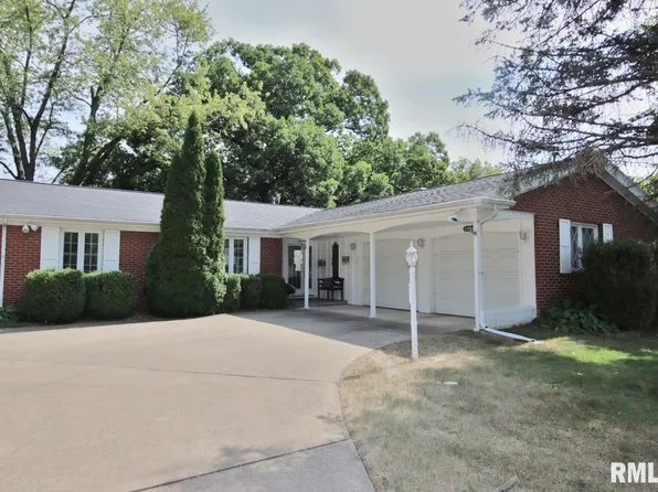 1804 Saint Clair Dr, Pekin, IL 61554
