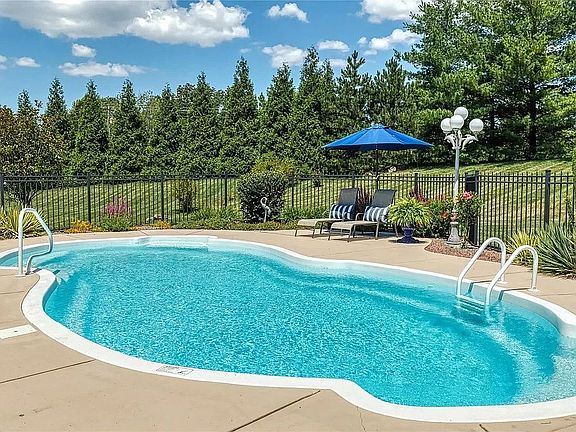 3rd image of 371 Galahad Ct