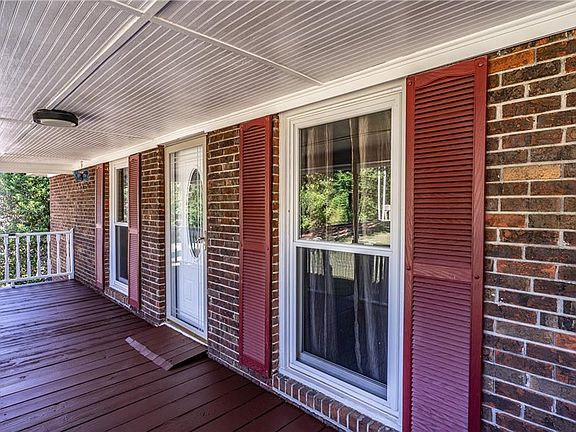 4th image of 18 College View Dr SW