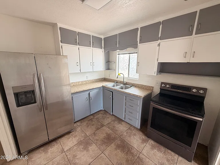 211 S Desoto St — Photo 5