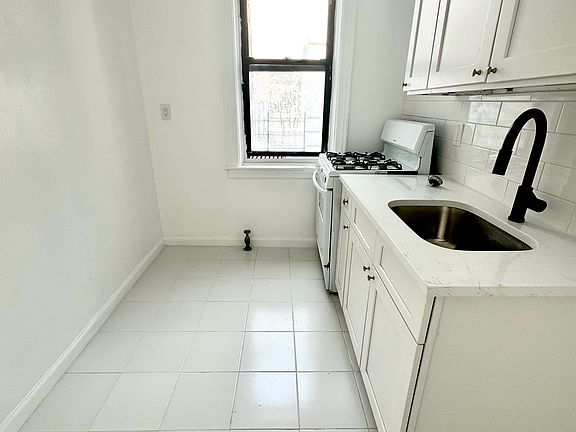 4th image of 47-40 41st St #4H