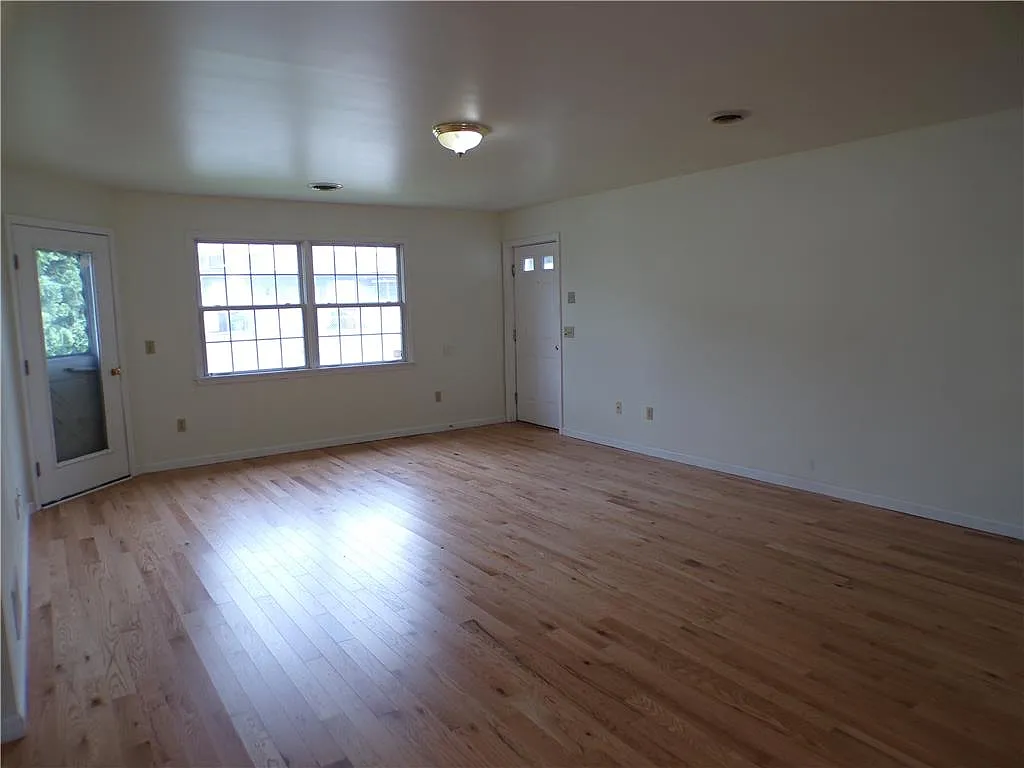 2 bed, 2.0 bath, 900 sqft, $1,750 — Photo 3