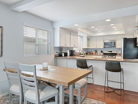 2nd image of 505 Manhattan Beach Blvd APT 1