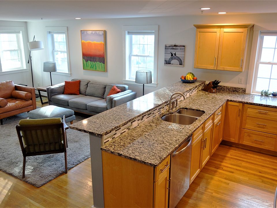 Kitchen, bar