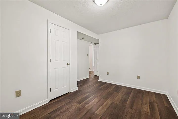 136 Nightingale Ave — Photo 21