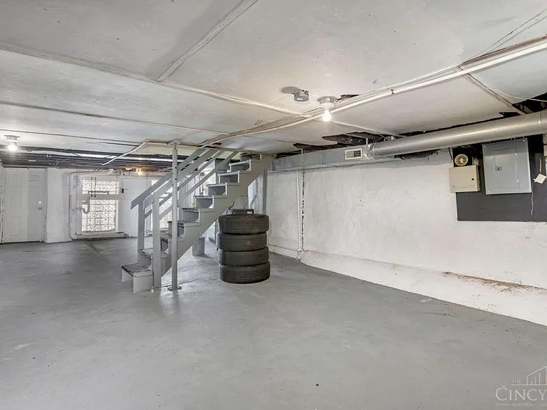 279 Renner St — Photo 15