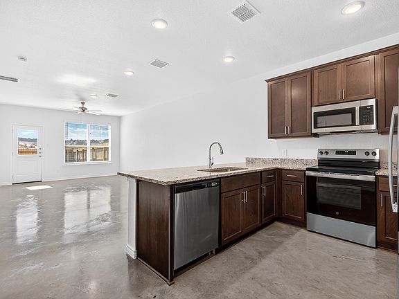 4th image of 620 Pacific Crest Trl #A